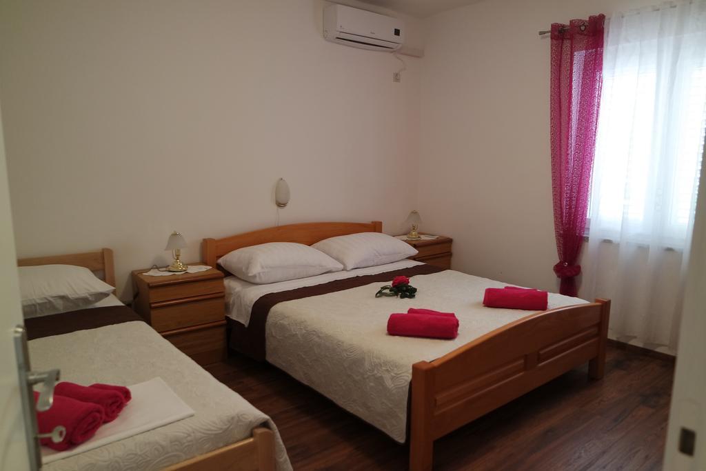 Apartments Jadranka Novalja Exterior photo